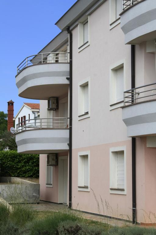Seafront Apartment Gaby 메덜린 객실 사진