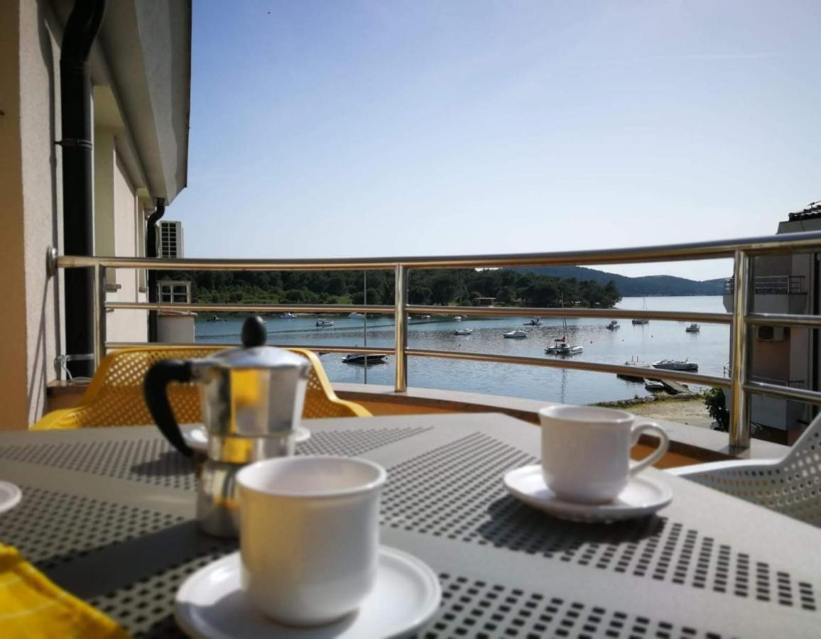 Seafront Apartment Gaby 메덜린 외부 사진