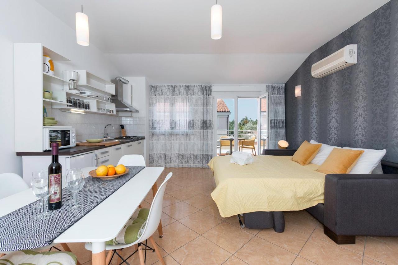 Seafront Apartment Gaby 메덜린 외부 사진