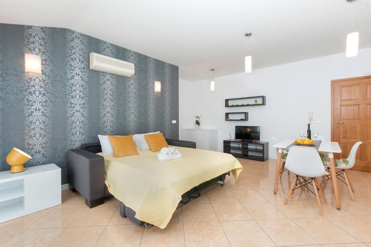 Seafront Apartment Gaby 메덜린 외부 사진