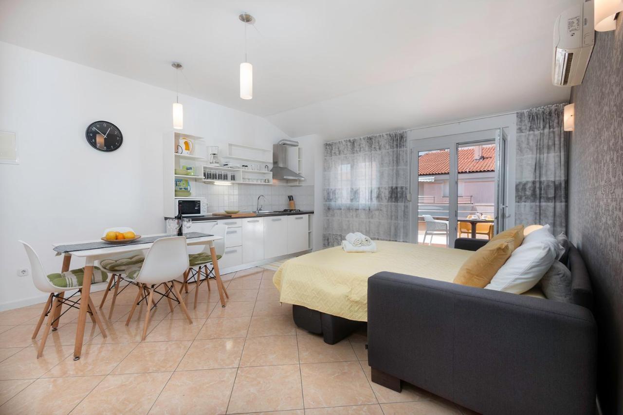 Seafront Apartment Gaby 메덜린 외부 사진