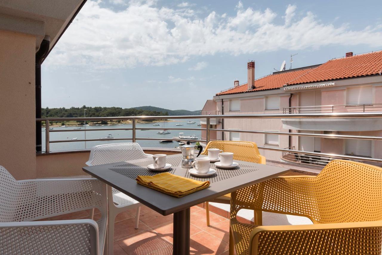 Seafront Apartment Gaby 메덜린 외부 사진